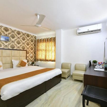 Hotel The First By Goyal Hotelie Agra  Zewnętrze zdjęcie