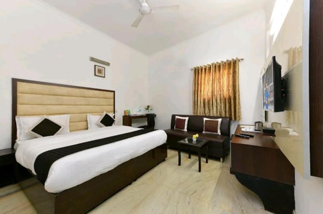 Hotel The First By Goyal Hotelie Agra  Zewnętrze zdjęcie