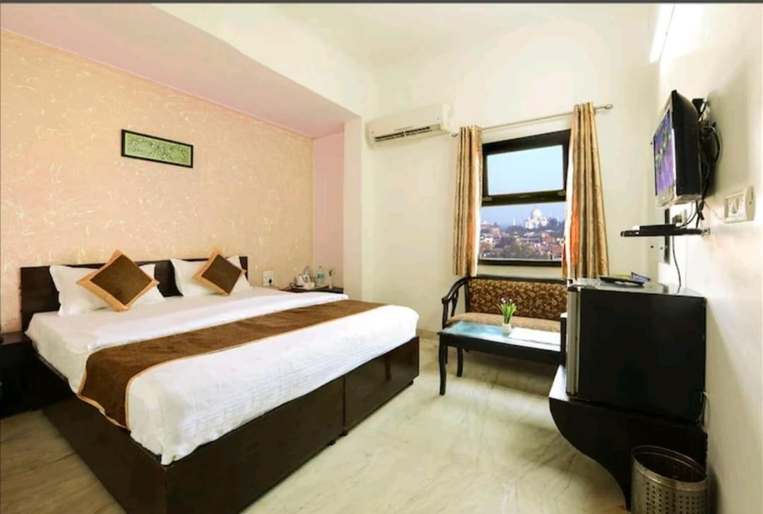 Hotel The First By Goyal Hotelie Agra  Zewnętrze zdjęcie