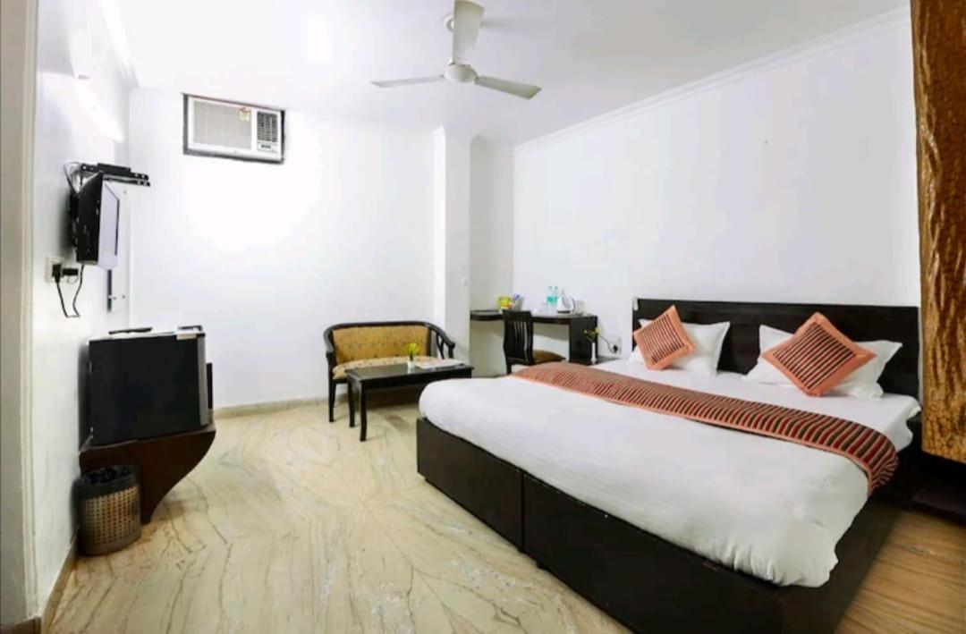 Hotel The First By Goyal Hotelie Agra  Zewnętrze zdjęcie