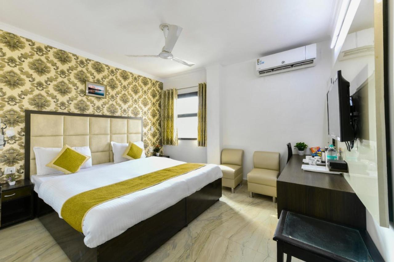 Hotel The First By Goyal Hotelie Agra  Zewnętrze zdjęcie