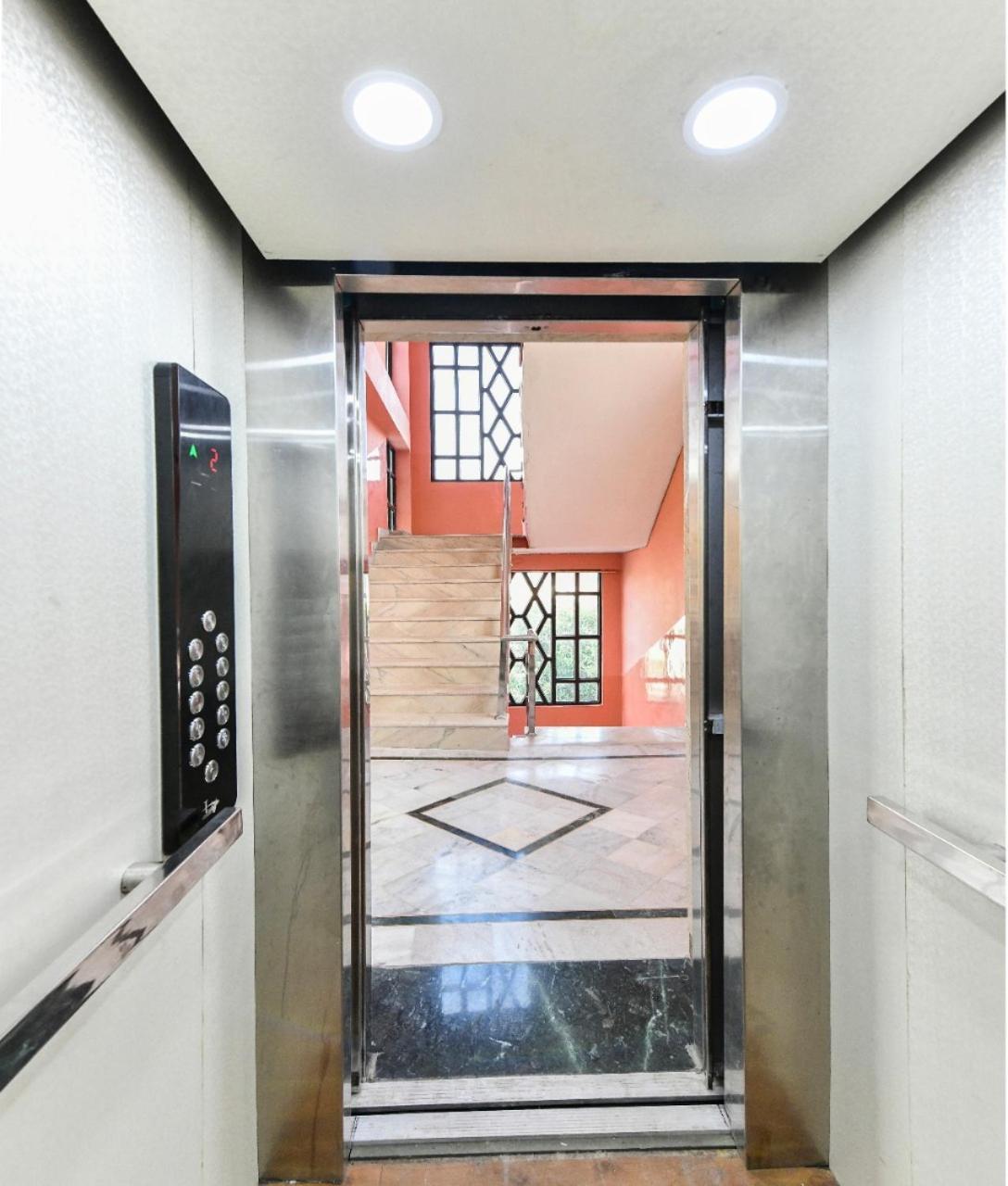 Hotel The First By Goyal Hotelie Agra  Zewnętrze zdjęcie